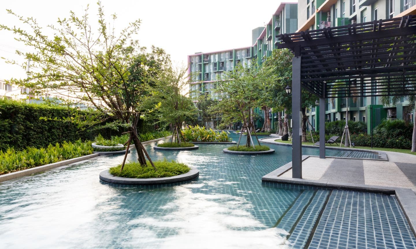 สระว่ายน้ำ