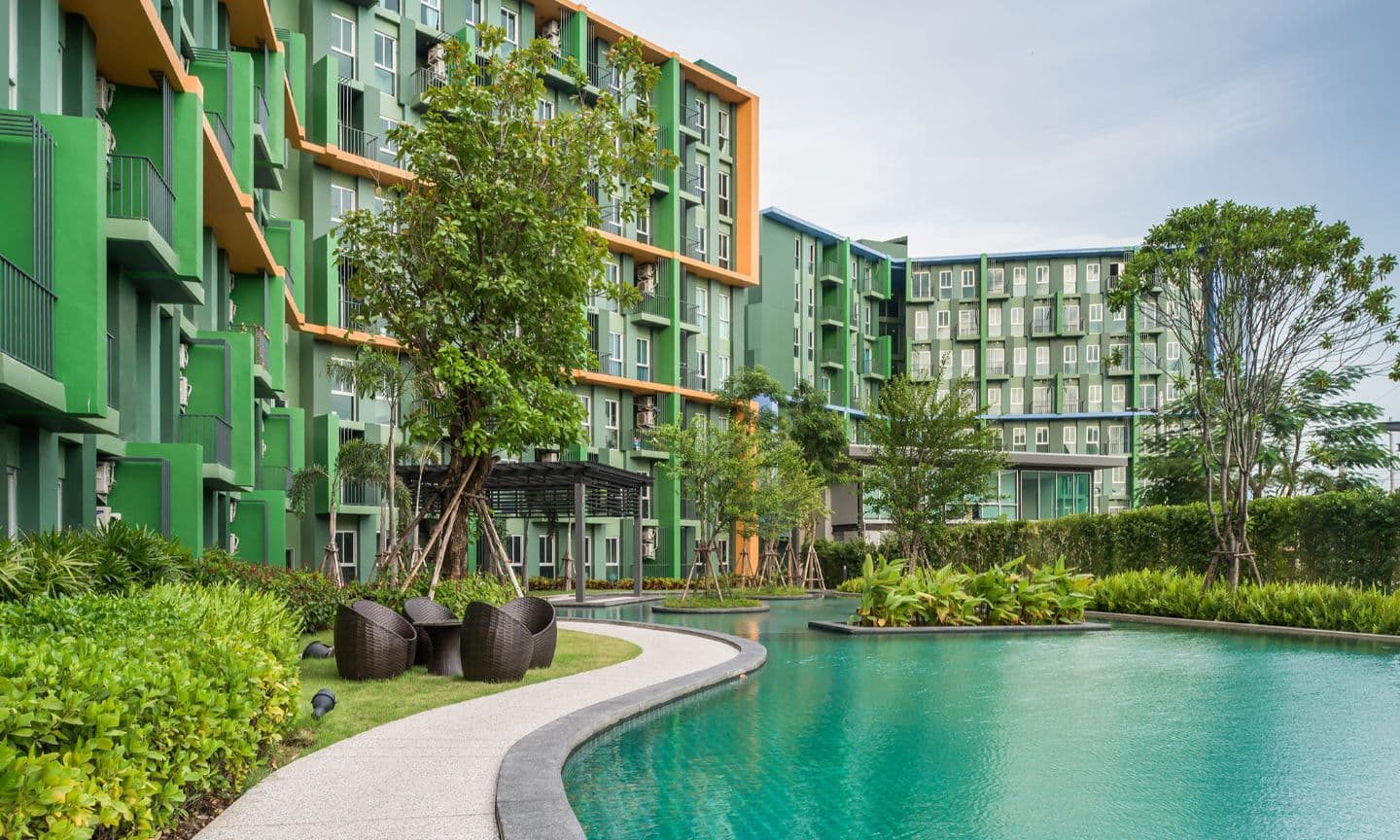 สระว่ายน้ำ